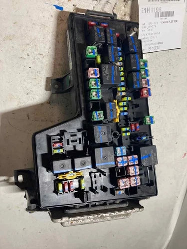 2005- 2007 Dodge Dakota 4.7L 3.7L Fuse Box Engine OEM - Used