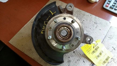 2004-2007 Ford FREESTAR Passenger Front Spindle Knuckle - Used OEM Auto Part