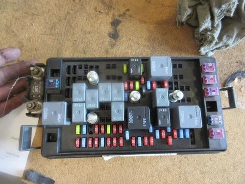 2004-2006 Chevy Truck Colorado Fuse Box Engine OEM - Used