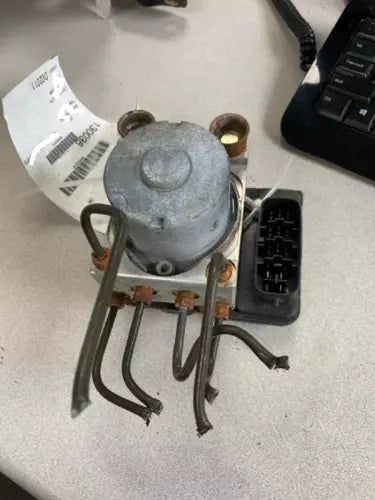 2003-2004 Toyota Matrix ABS Anti Lock Brake Actuator Pump OEM - Used