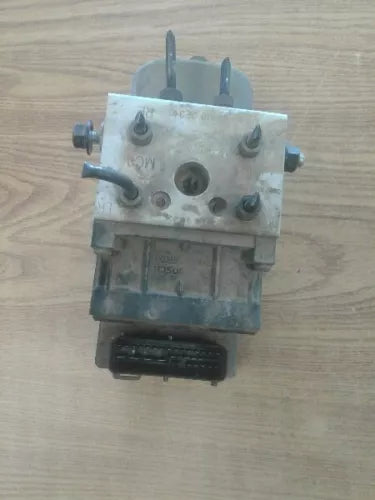 2003 - 2006 Kia Sorento ABS Anti-Lock Brake Actuator and Pump Assembly OEM - Used
