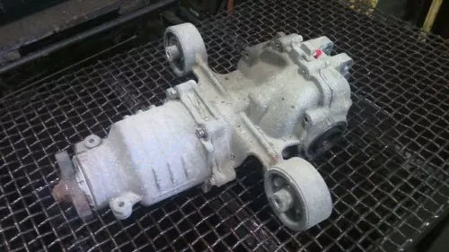 2005-2006 Chevrolet Equinox Rear Differential Carrier Assembly OEM - Used
