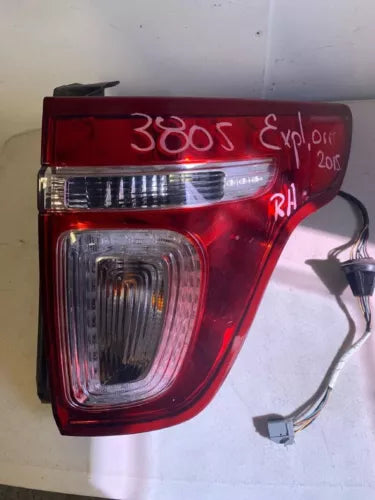 2011-2015 Ford Explorar Right Passenger Side Tail Light Snap in Signal Rear OEM - Used