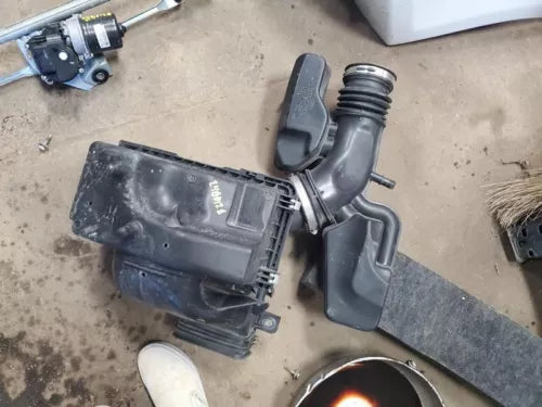 2016-2019 Ford Explorer Lincoln MKT Air Cleaner/Air Box Assembly OEM - Used