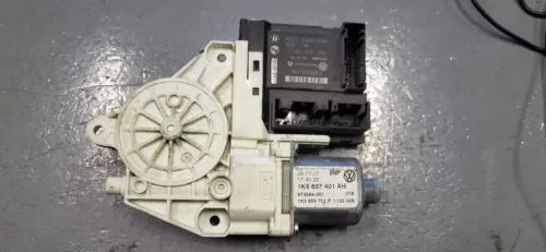 2005-2008 Volkswagen Jetta Drivers Left Front Door Power Window Motor - Used OEM Auto Part