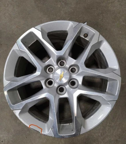 2018-2019 Chevrolet Traverse 18X7.5 Alloy Wheel Rim Opt RT1 - Used OEM Auto Part