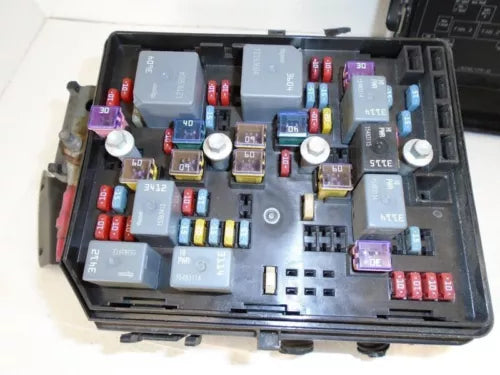 2006-2007 Chevy Impala Engine Fuse Box W/O Police Package in Warranty OEM - Used