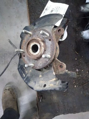 2014-2016 Kia Cadenza Driver Left Front Spindle Knuckle OEM - Used