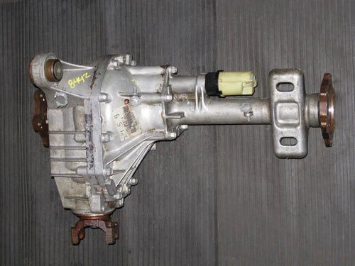 2001-2004 CHEVY TAHOE SILVERADO SIERRA FRONT DIFFERENTIAL CARRIER 3.73 4x4 - Used OEM Auto Part