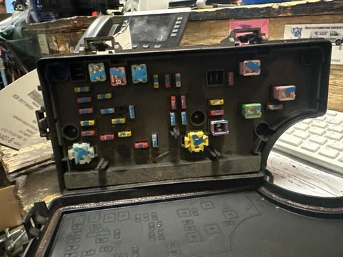 2006-2009 Chrysler PT Cruiser Engine Fuse Box Engine Compartment W/O Turbo OEM - Used