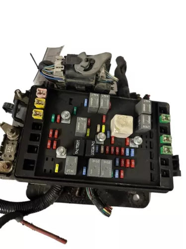 2004-2005 GMC Envoy XUV Fuse Box Engine OEM - Used