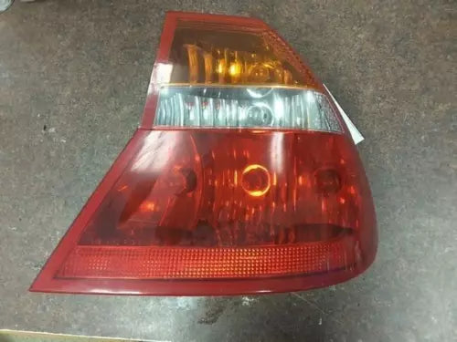 2001-2004 Chrysler 300M Rear Right Tail Light Assembly Pre-owned. - Used OEM Auto Part