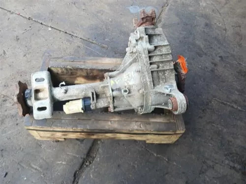 2001-2004 Chevy Suburban 1500 Front Differential Carrier 3.73 Ratio Opt GT4 Oem - Used