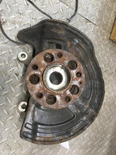 2017-2019 Infiniti QX30 Passenger Right Front Spindle Knuckle OEM - Used