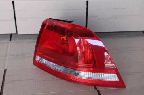 2011-2014 Volkswagen Touareg Rear Right Passenger Side Tail Light Assembly Oem - Used