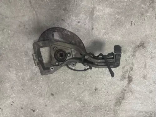2003-2005 Mercury Mountaineer Passenger Right Front Spindle Knuckle OEM - Used