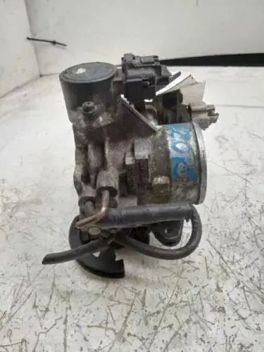 Toyota Camry 2.2L Throttle Body Valve Assembly 2000-2001 WARRANTY - Used OEM Auto Part - Photo 2