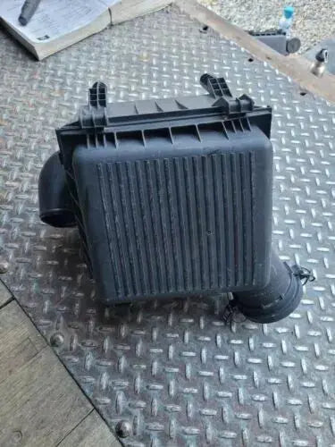 2000 Land Rover Discovery 4.0L Air Cleaner Box ESR4237 - Used OEM Auto Part