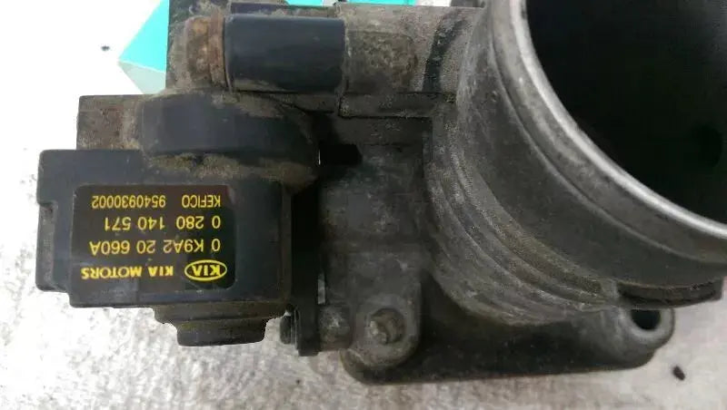 Throttle Body Valve Housing 1.8L 4 Cylinder Fits 2002-2004 Kia SPECTRA WARRANTY - Used OEM Auto Part - Photo 2