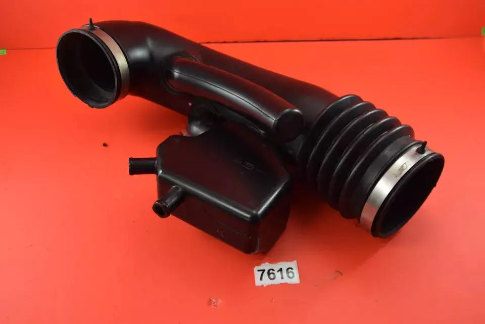 2004-2012 NISSAN TITAN 5.6L AIR CLEANER INTAKE DUCT TUBE 16576-7S00A WARRANTY - Used OEM Auto Part