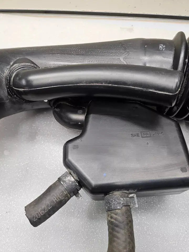 2004-2012 NISSAN TITAN 5.6L AIR CLEANER INTAKE DUCT TUBE 16576-7S00A WARRANTY - Used OEM Auto Part - Photo 2